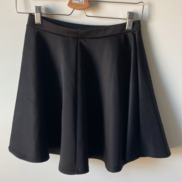 Skirts - Picture 2 of 3